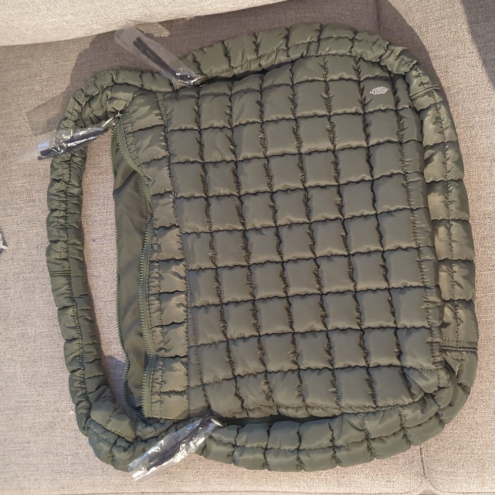 Free People Quilted Carryall in Washed Sage NWT - Picture 7 of 8